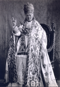 São Pio X com tiara