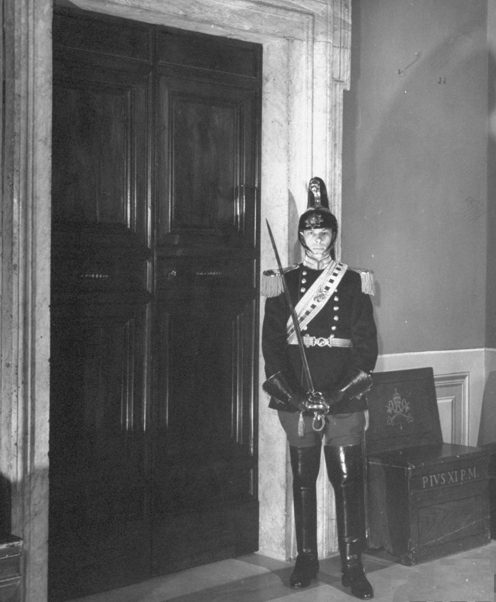 Garde Noble dans le Vatican - ca. 1946